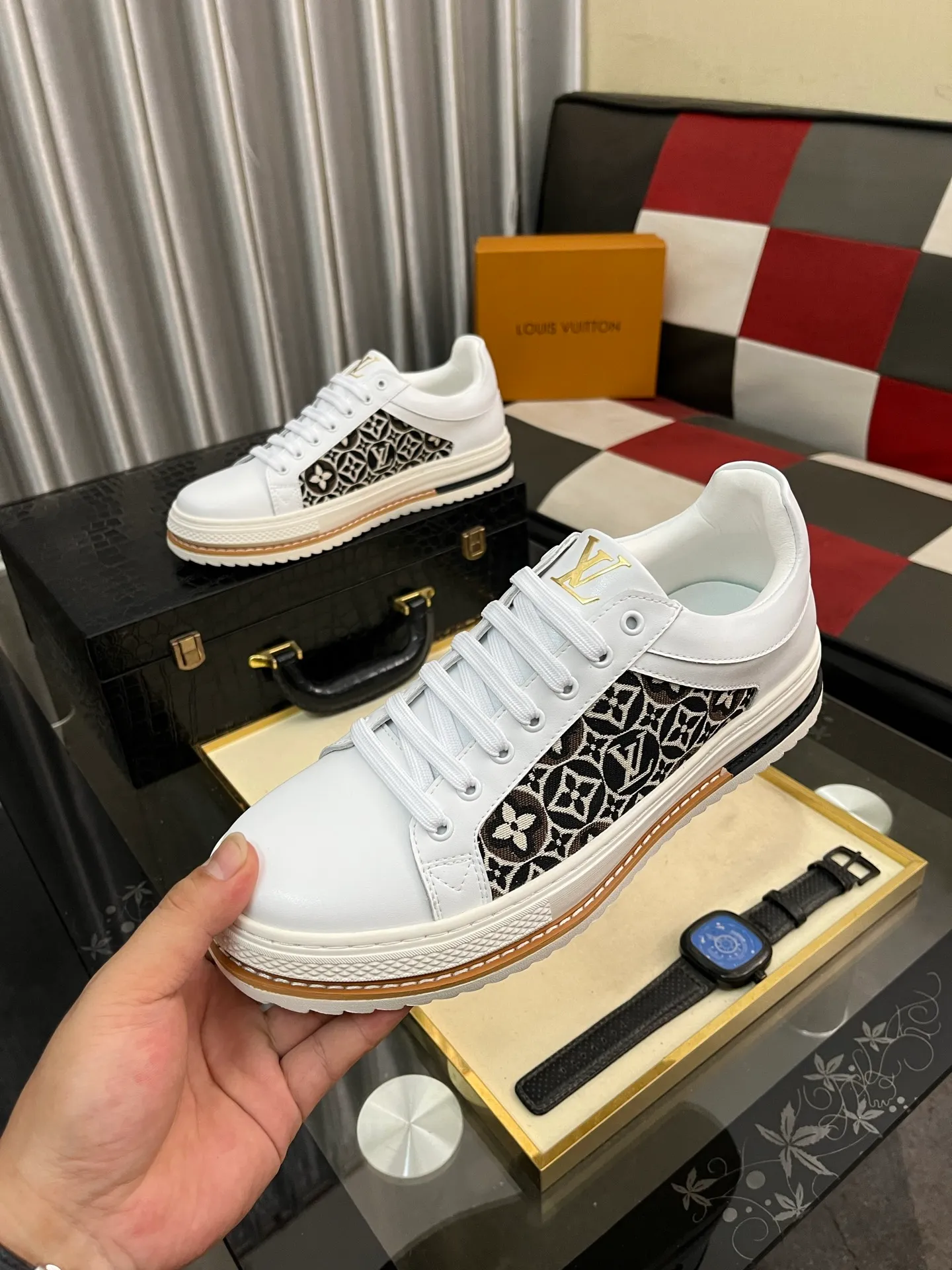Men's shoes 💰420⌚️⌚️LV's new men's high-end casual sports shoes, using imported first-layer cowhide silk-screened brand lougou, original ultra-light TPU outsole, wear-resistant and comfortable, Monogram lougou embellished rubber outsole, breathable mesh lining, versatile classic style! Size: 38-442️⃣Colors available